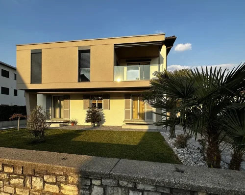 AMPLIAMENTO E RISTRUTTURAZIONE EDIFICIO PLURIFAMILIARE - COLDRERIO